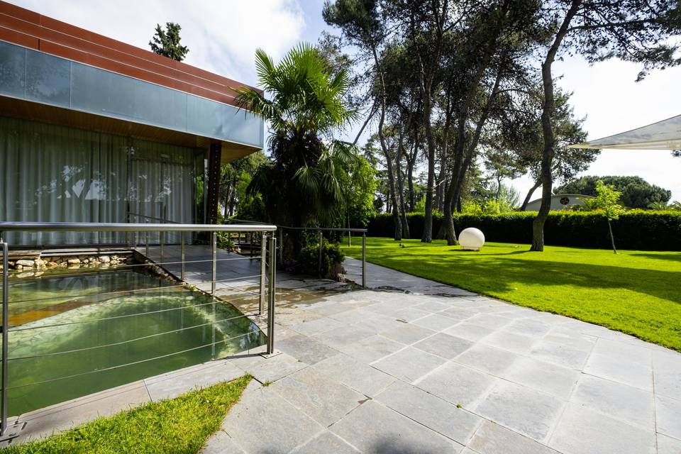 ESFERA_ILUMINADA_BLANCA_MODERNA