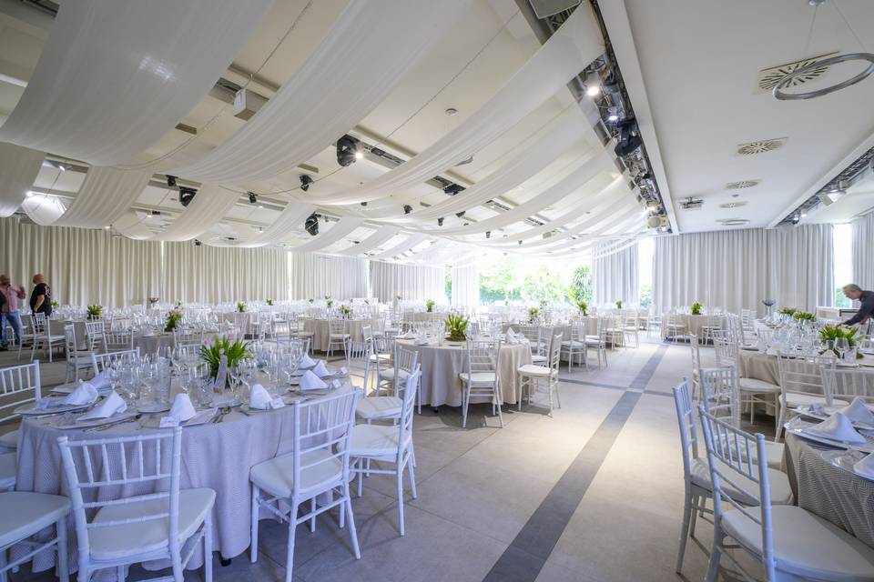 SILLAS_BODA_BLANCAS_MADERA_CHIAVARI