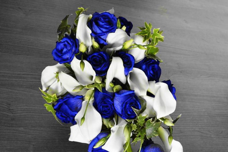 Ramo de novia con rosas azules