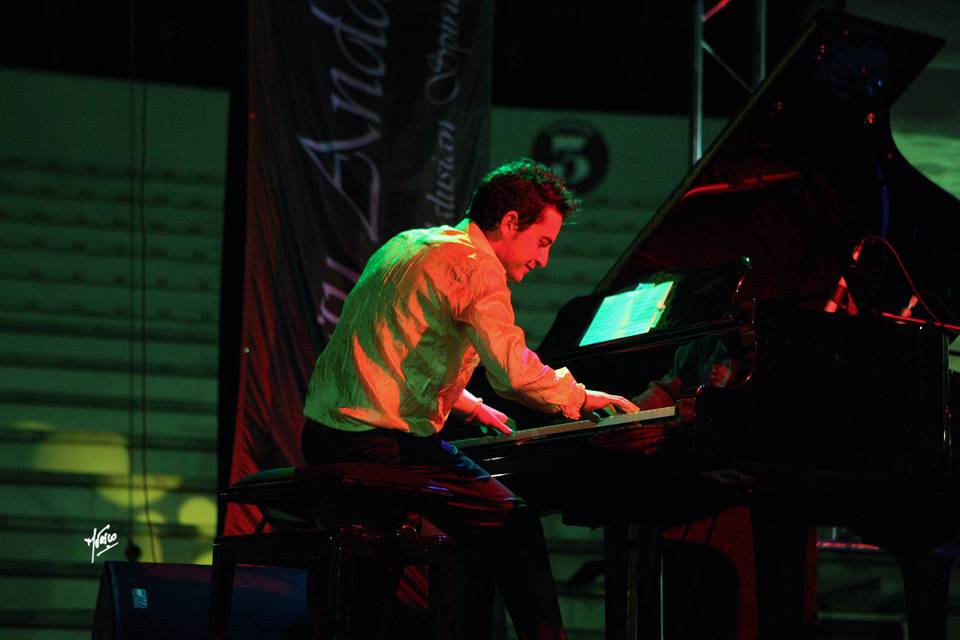 Diego Gallego durante una actuación
