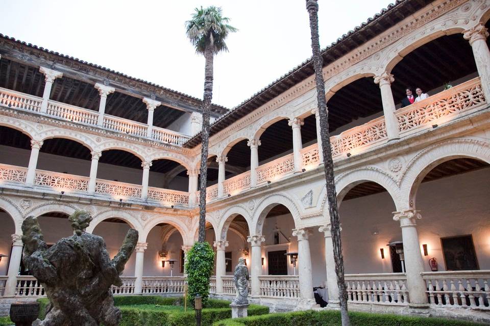 Los novios en el pórtico