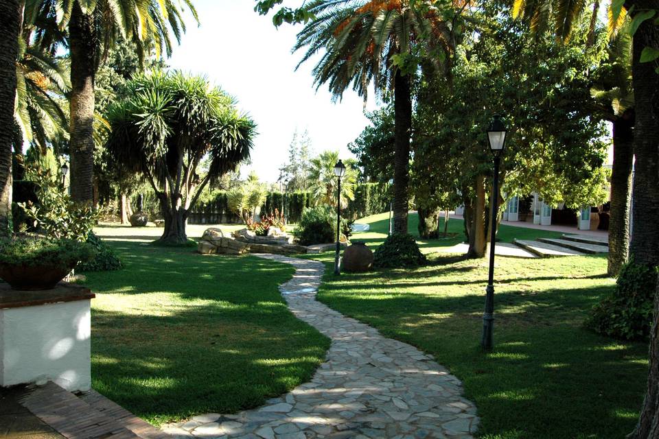 Jardín camino de piedras