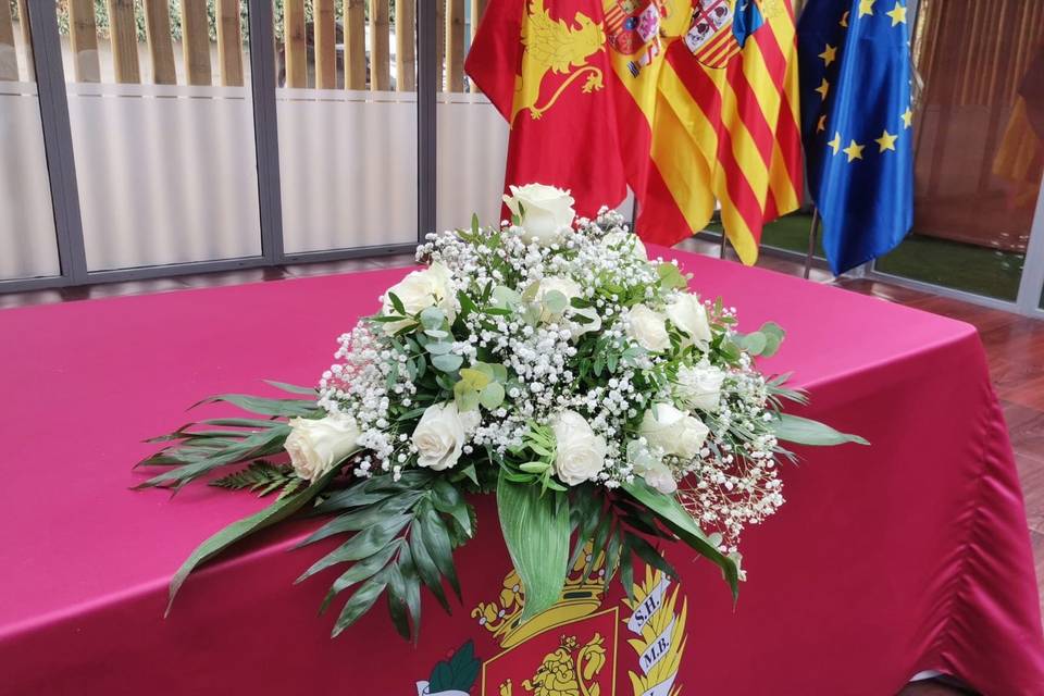 Centro floral rosas ceremonia