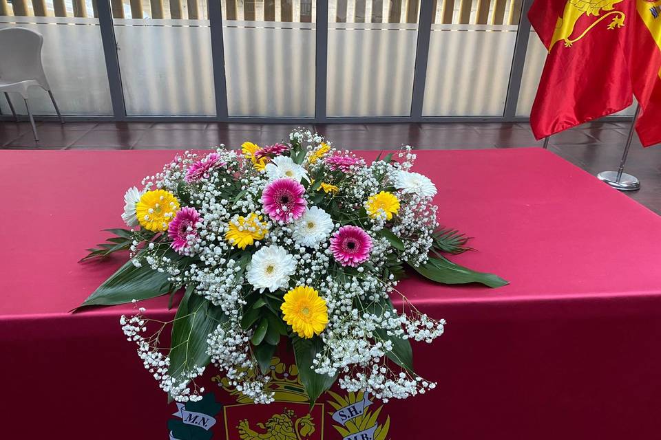 Centro floral gerberas ceremon