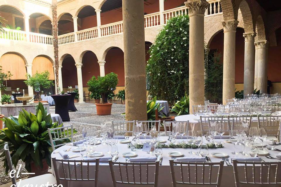 AC Palacio de Santa Paula, Restaurante El Claustro