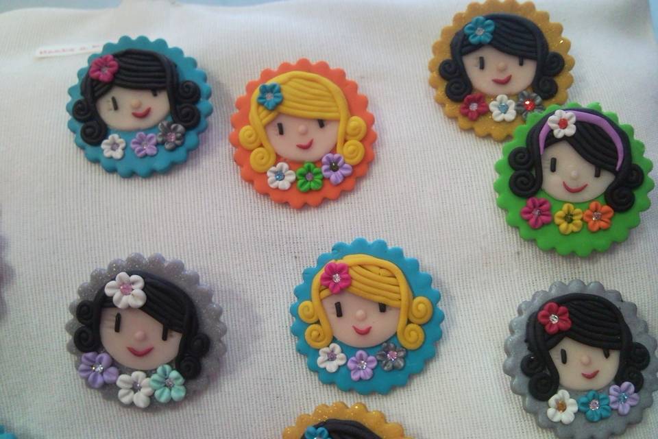 Broche muñequita