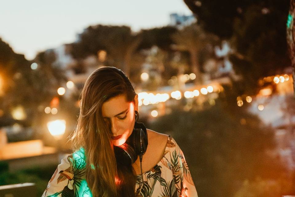 DJ
