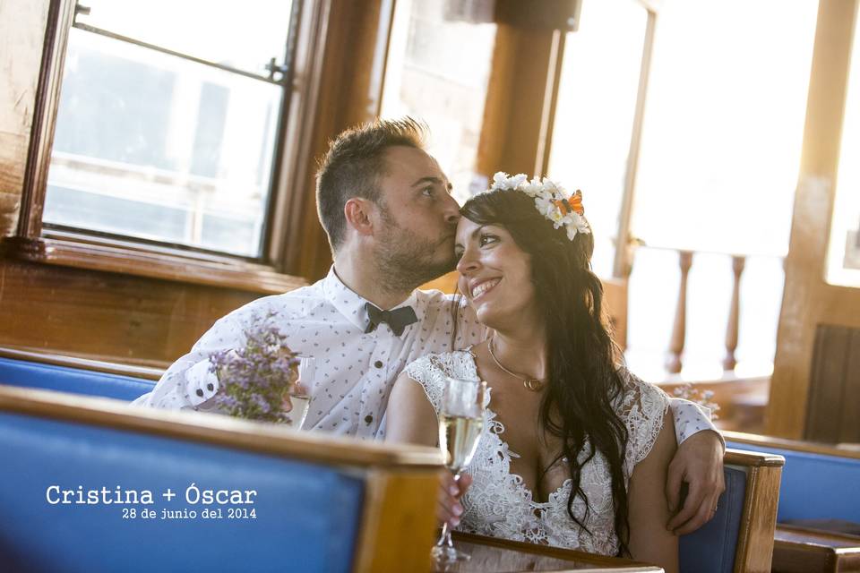 Novios en barco