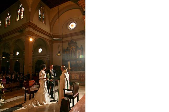 Novios en el altar