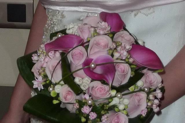 Rosa,bouvardia y cala