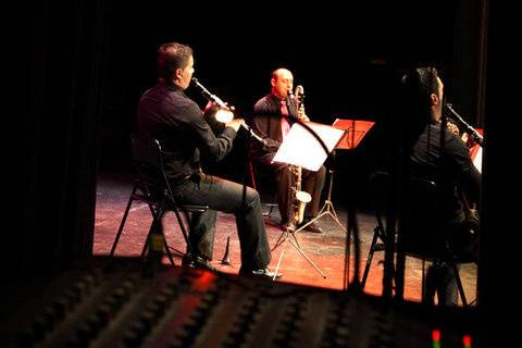 Clarinetes y percusión en directo