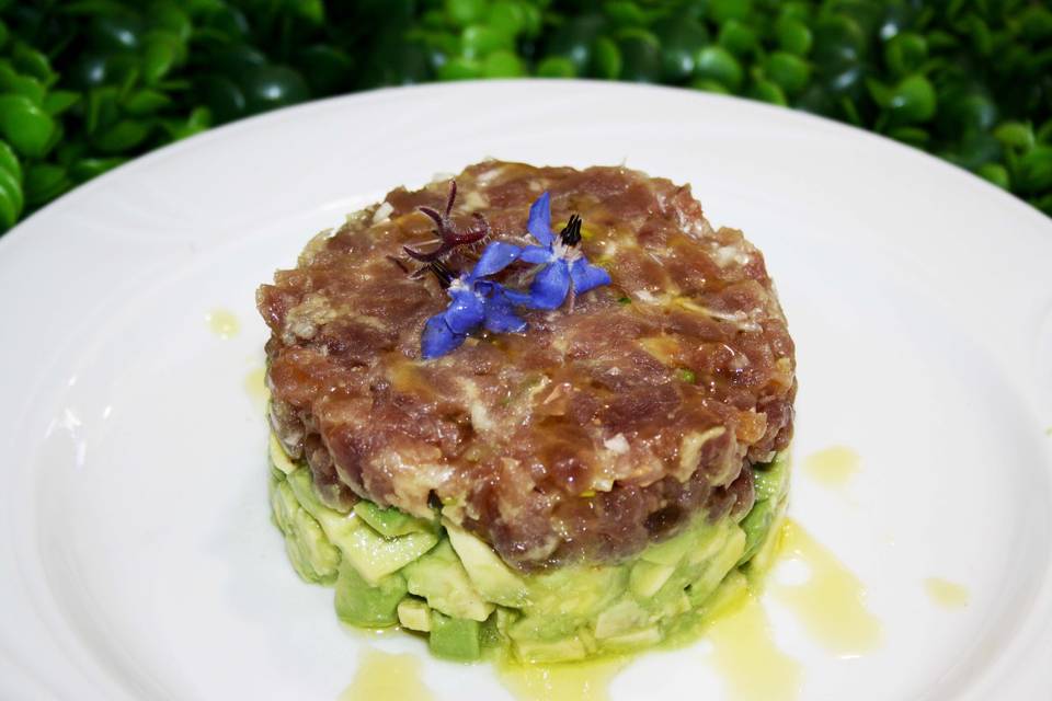 Tartar de atún con aguacate