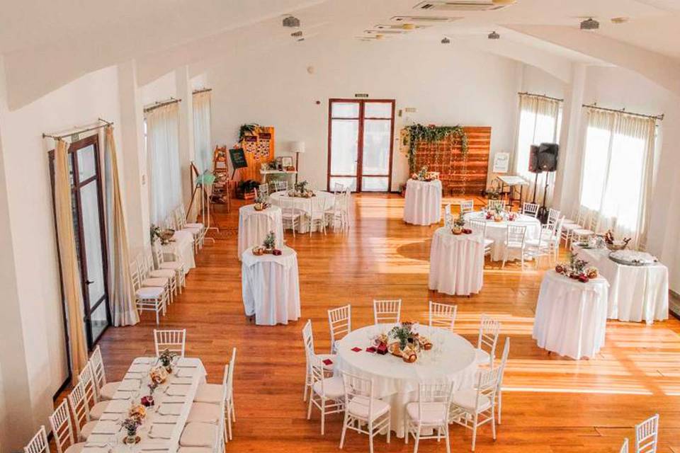 Salón grande listo para evento