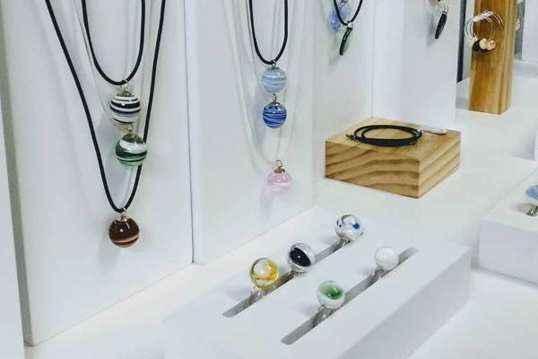 Collares y anillos