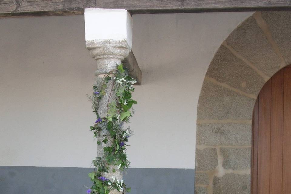 Columna decorada