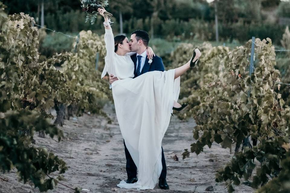 Novios en las viñas