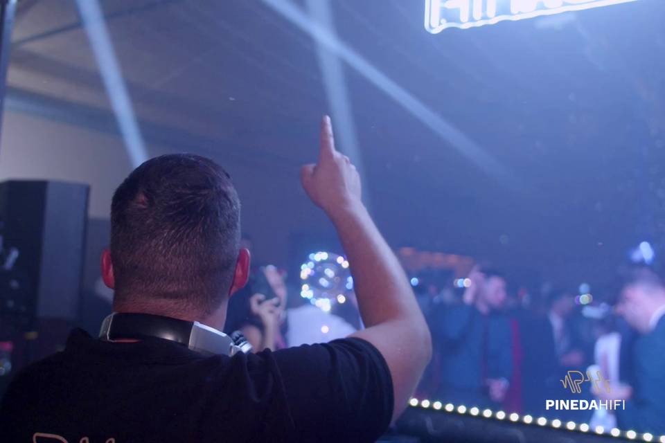 Nuestro DJ en accion