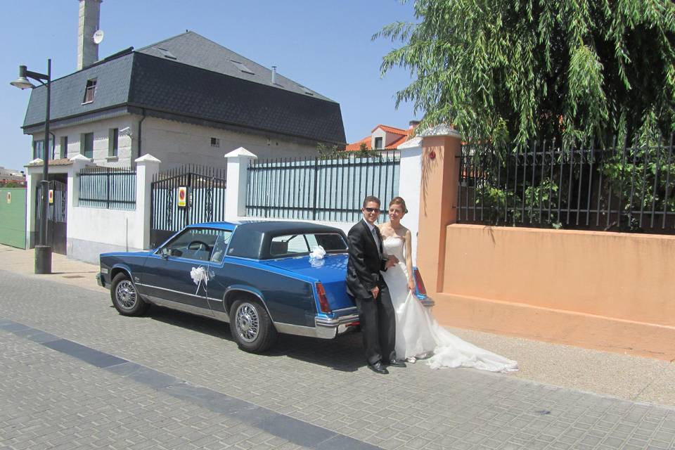 Cadillac con los novios