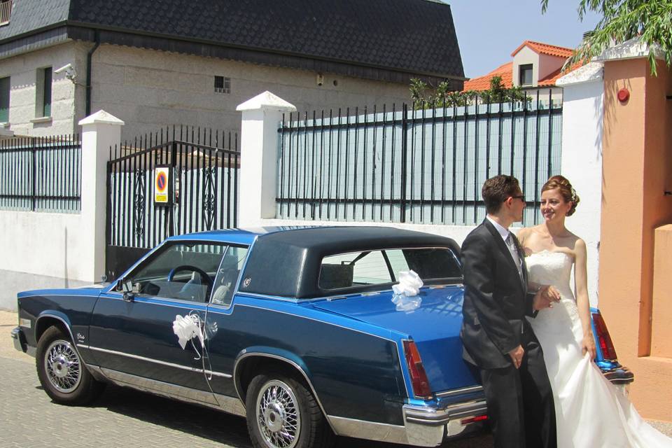 Cadillac con los novios