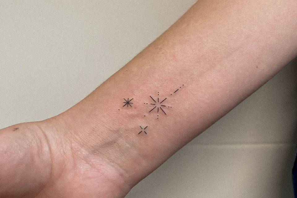 Tatuaje estrellas decorativas