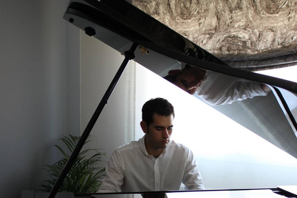 Roberto Vallejo - Piano