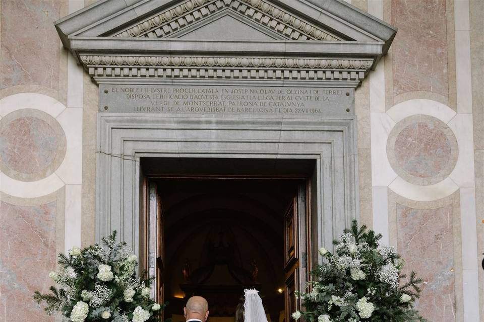 M&J entrada iglesia