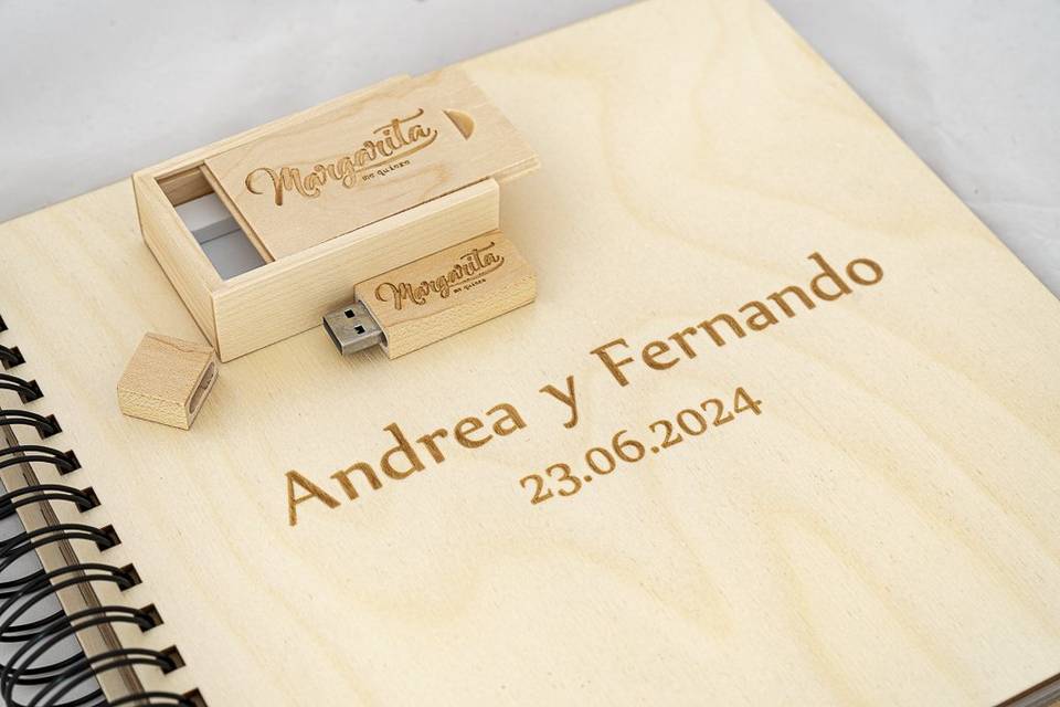 Álbum y pen de madera