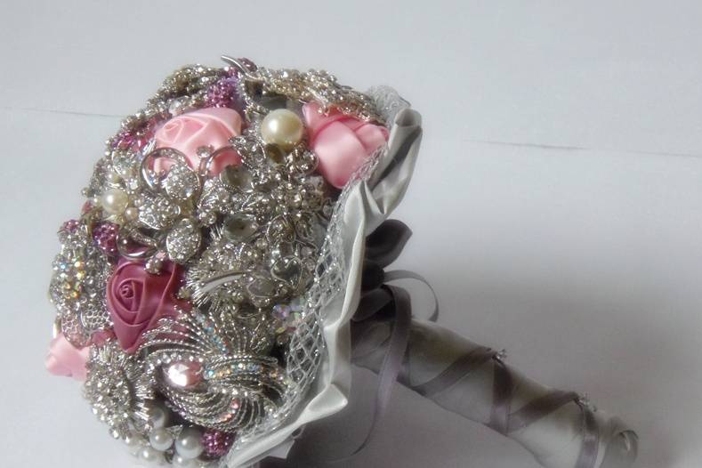 Ramo de novia vintage broches