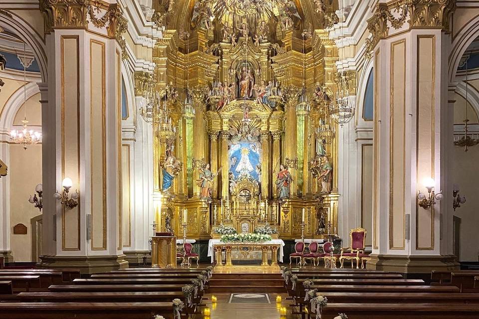 Pasillo hacia el altar