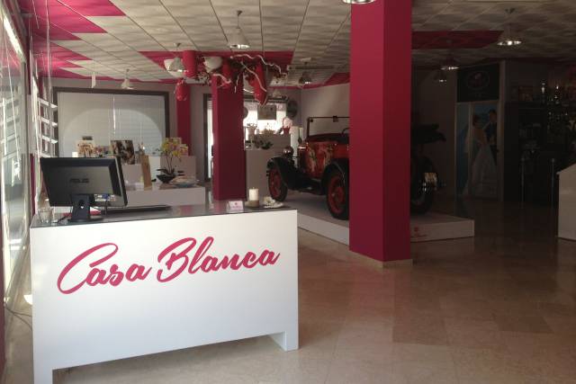 HACIENDO LA DECORACIÓN PARA LA FERIA DE ABRIL • Casablanca