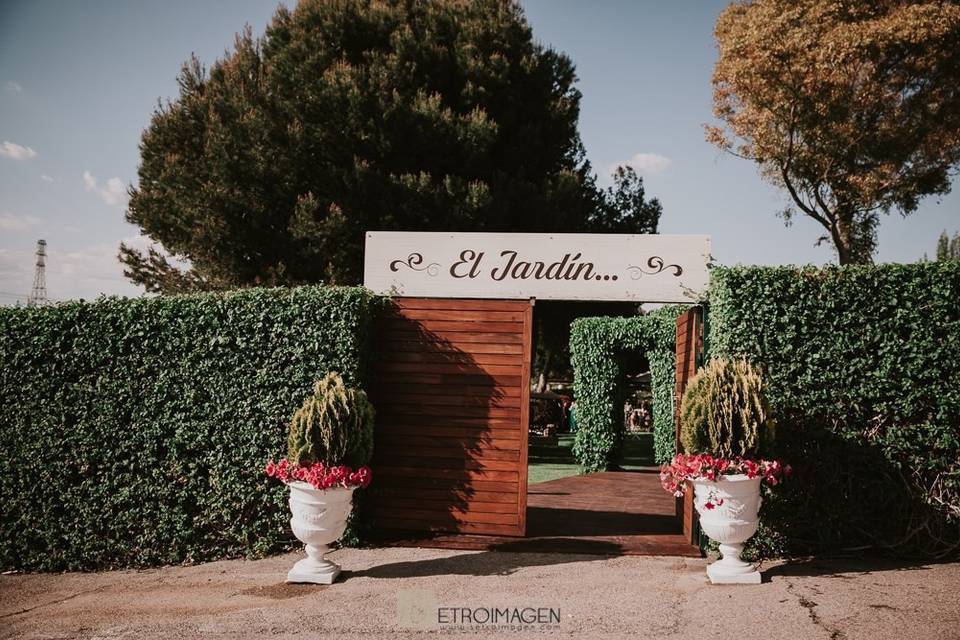 Entrada a nuestro jardin de ac