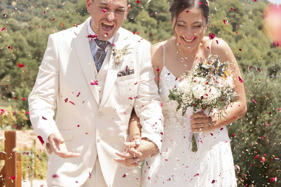 Salida con confetti ceremonia