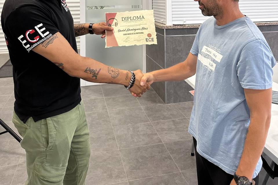 Entrega diplomas