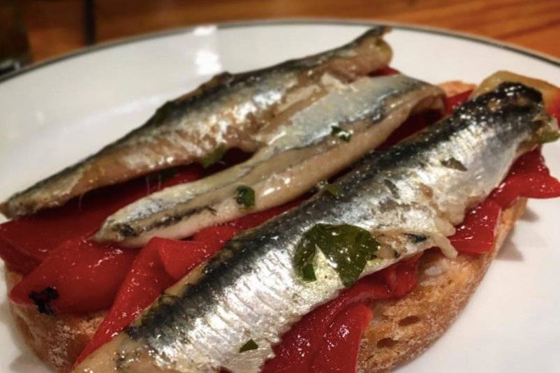 Pinchito de sardina con pimientos rojos