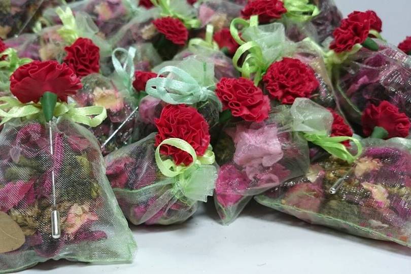 Claveles con bolsas flores