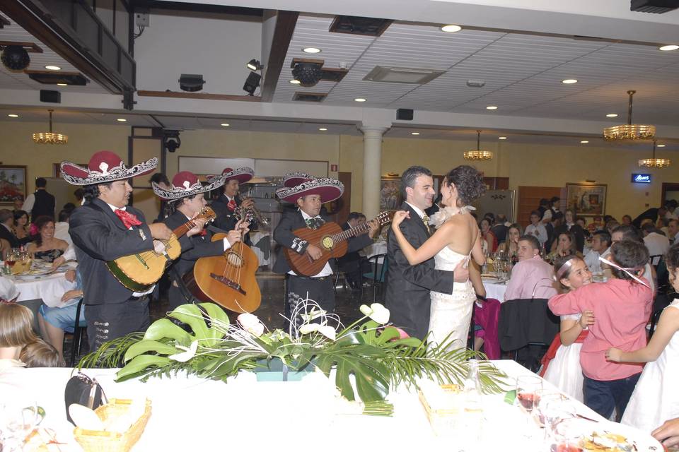 Baile al son de los Mariachis