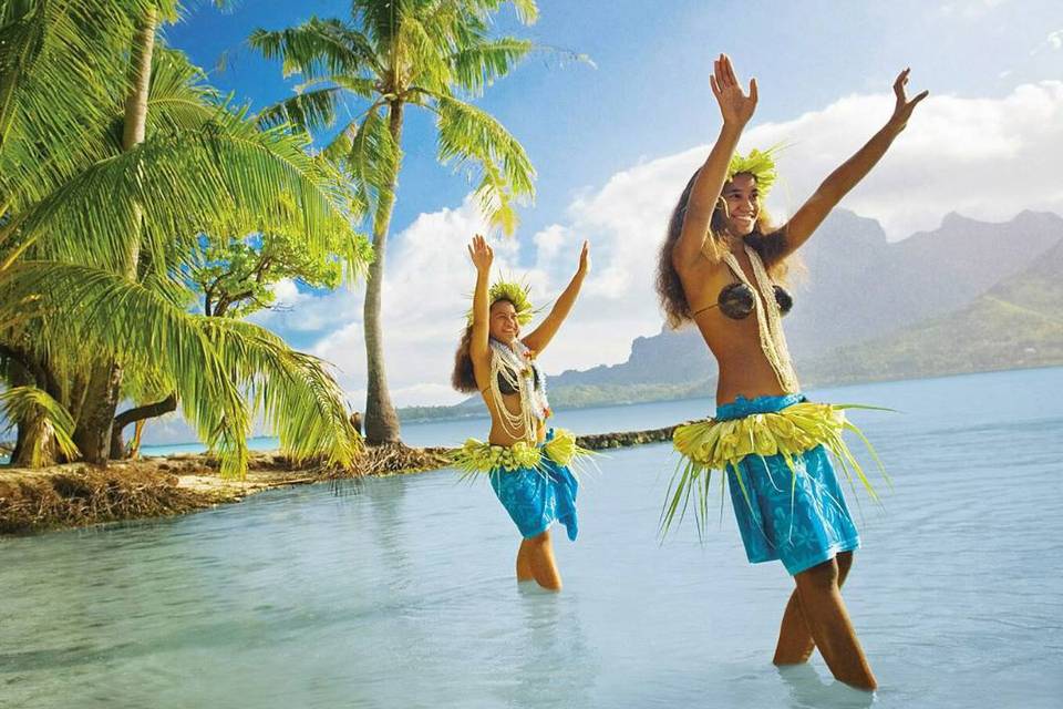 Lifestyle polynesian women