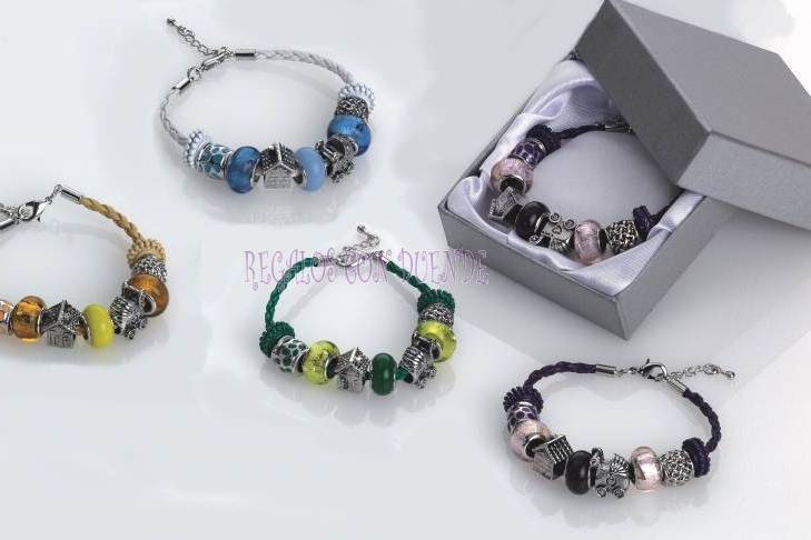 Pulseras de cuero y charm