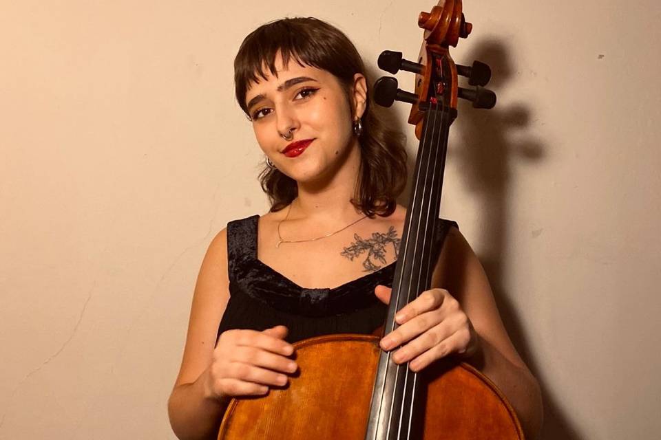 Núria Martínez, violincello