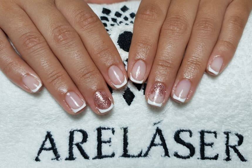 Manicura francesa con refuerzo de gel