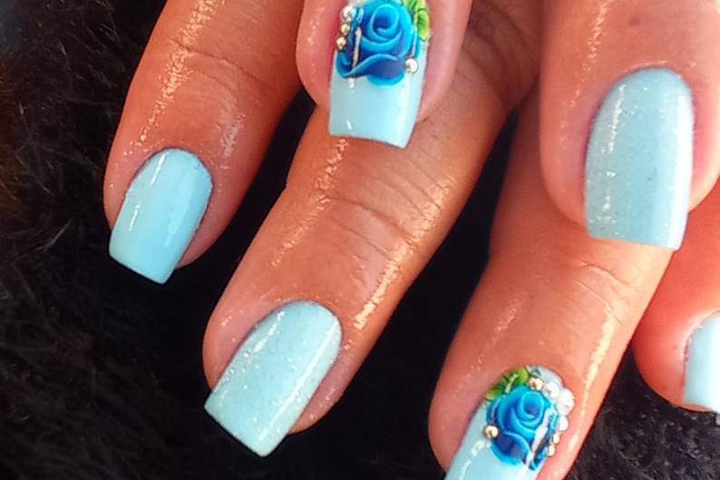 Manicura en azul