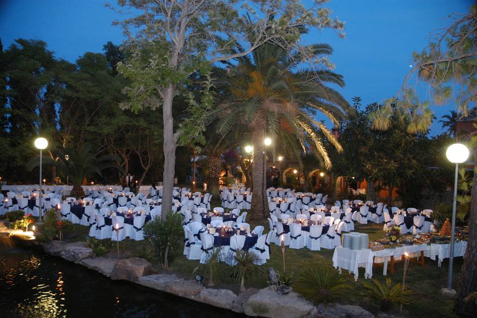 Boda al lado del lago