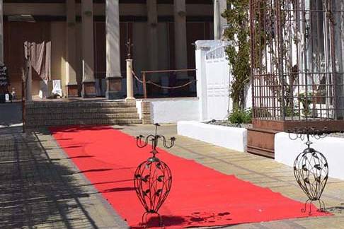 Entrada a salón artesonado