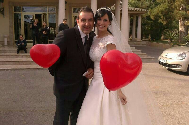 Novios con suelta de globos