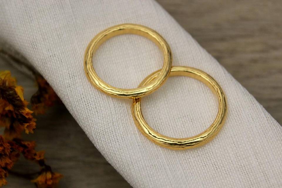 Alianzas de oro corteza arbol