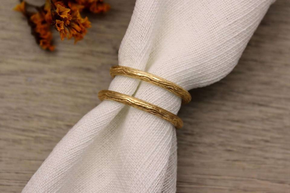 Alianzas con textura oro