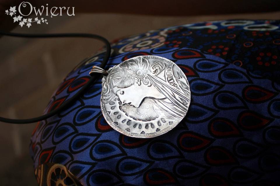 Medallón Art Nouveau Laureles