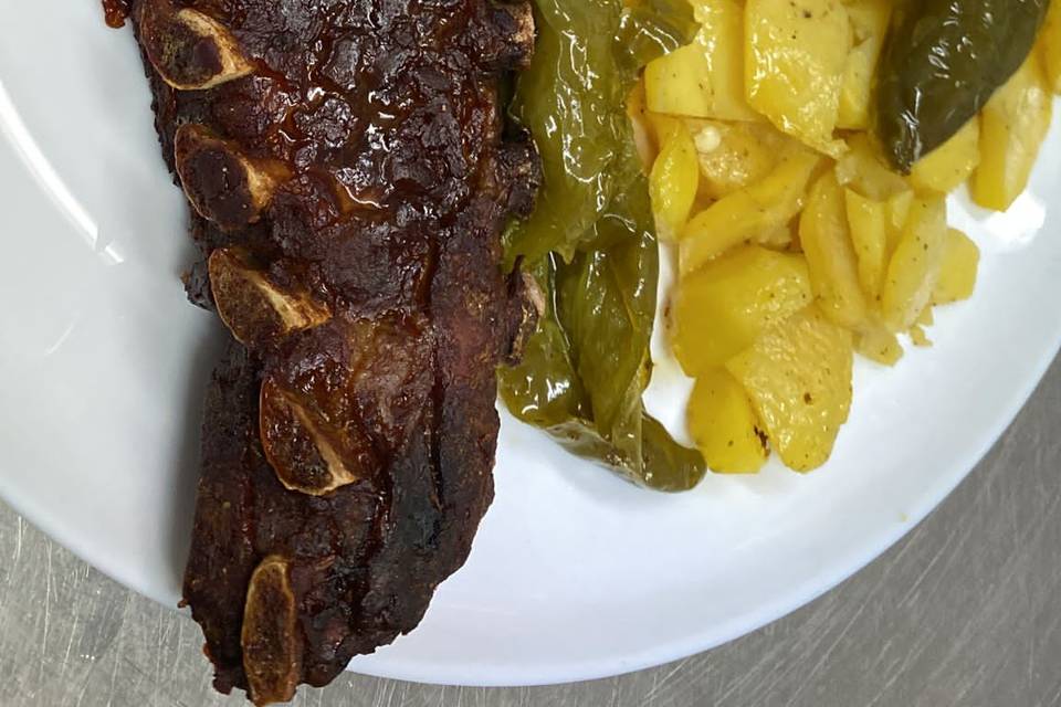 Costillas con guarnición