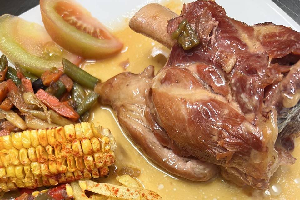 Codillo con guarnición