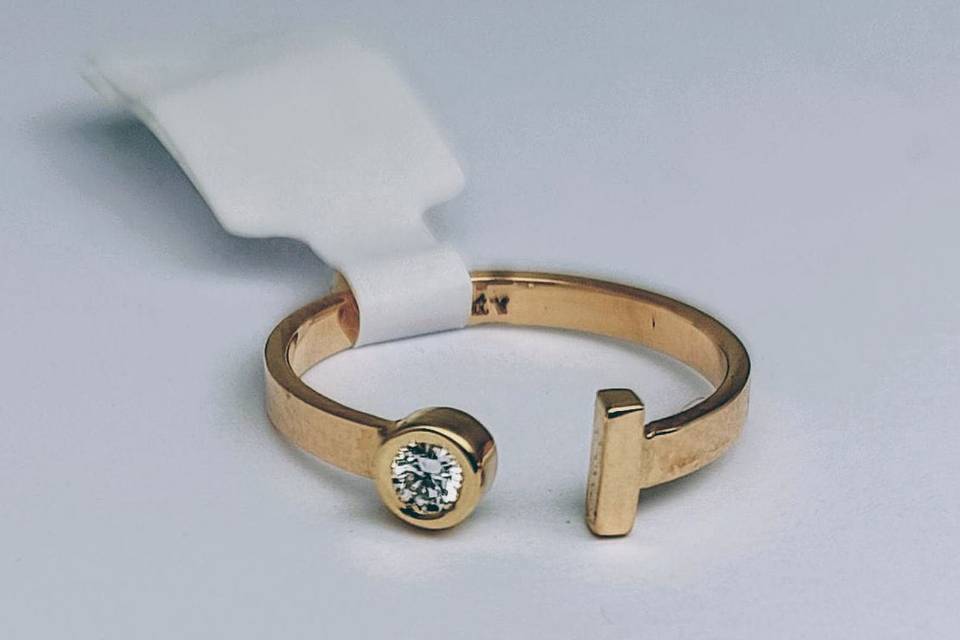 Anillo oro y diamante